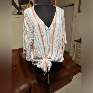NWT ADORA WOMENS OVERSIZED TOP SIZE S CAN FIT SIZE L